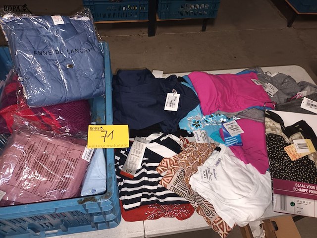 Lot 71 - dameskledij - afbeelding 1 van  6