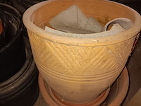 Lot 71 - diverse bloempotten - afbeelding 2 van  2