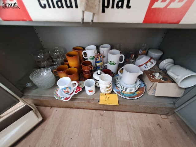 Lot 71 - groot lot retro keukenbenodigdheden - afbeelding 1 van  3