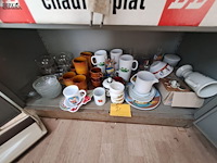 Lot 71 - groot lot retro keukenbenodigdheden - afbeelding 1 van  3