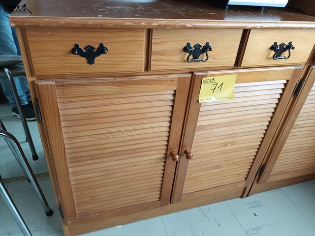Lot 71 - houten kast - afbeelding 1 van  3