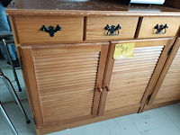 Lot 71 - houten kast - afbeelding 1 van  3