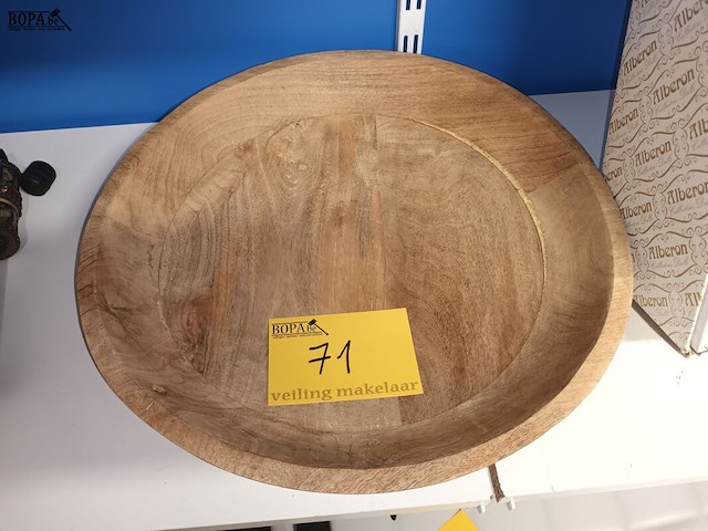 Lot 71 - houten schaal - afbeelding 1 van  3