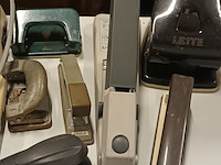 Lot 71 - kantoormateriaal. 8 stuks - afbeelding 3 van  3