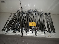 Lot 71 - kledingroedes voor rek - afbeelding 1 van  4