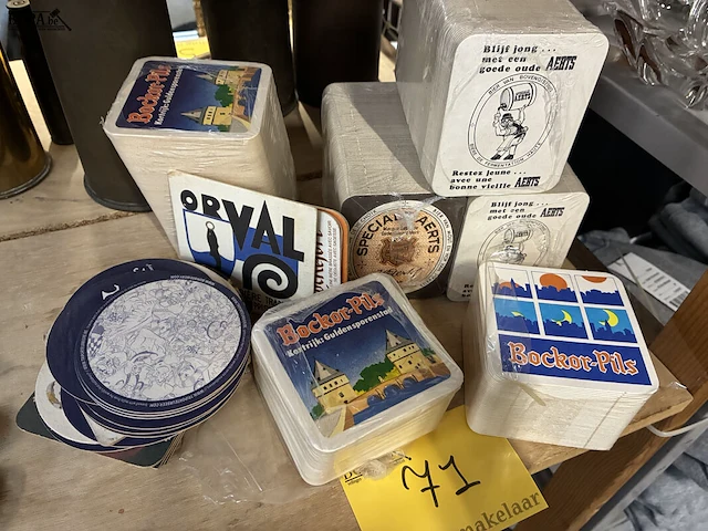Lot 71 - lot bierkaartjes - afbeelding 1 van  3