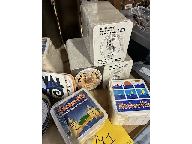 Lot 71 - lot bierkaartjes - afbeelding 3 van  3