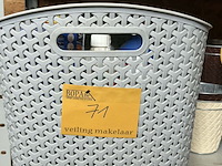 Lot 71 - lot producten: white spirit, amoniak, verven, ontstoppers - afbeelding 1 van  3