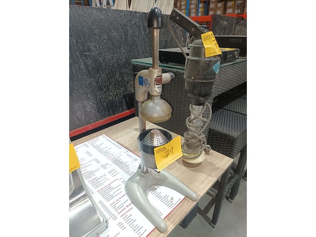 Lot 71 - manuele citruspers - afbeelding 3 van  3