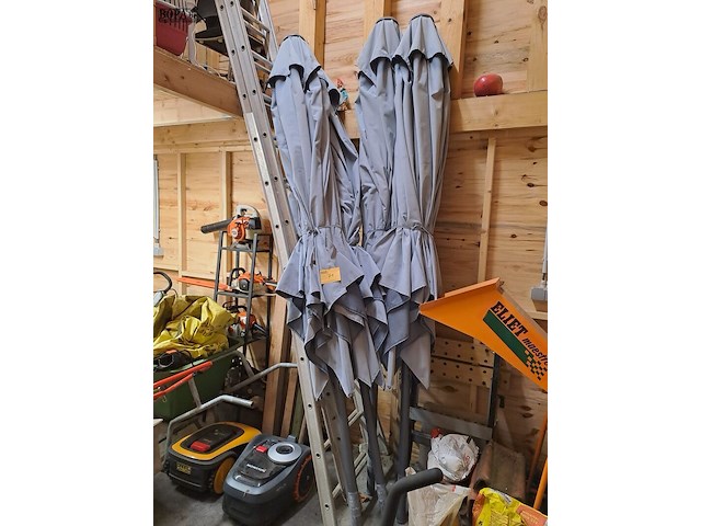 Lot 71 - parasol blauw 4 stuks - afbeelding 1 van  2