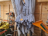 Lot 71 - parasol blauw 4 stuks - afbeelding 1 van  2