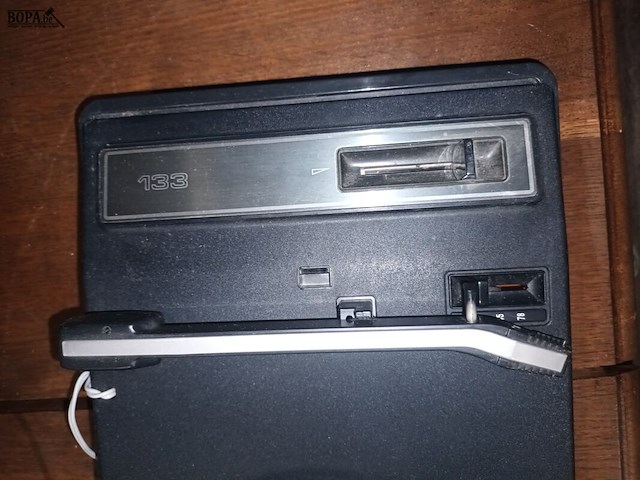 Lot 71 - retro draagbare platenspeler philips - afbeelding 3 van  4