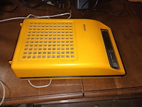 Lot 71 - retro draagbare platenspeler philips - afbeelding 4 van  4