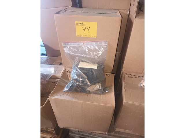 Lot 71 - rookhout chunks whiskyvaten 1 kg. 11 stuks - afbeelding 1 van  2