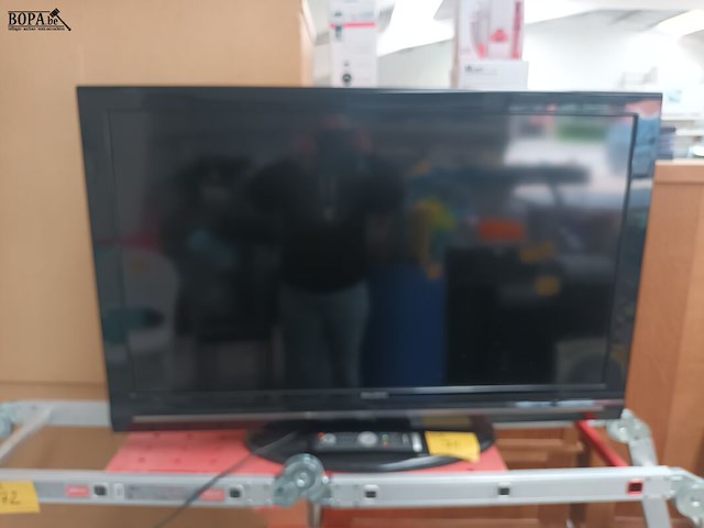 Lot 71 - salora lcd tv - afbeelding 1 van  2