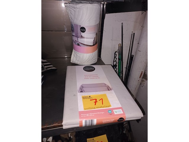 Lot 71 - sprei voor zetel. 2 stuks - afbeelding 1 van  3