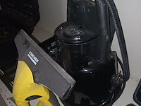 Lot 71 - strijkijzer en ramenpoetser - afbeelding 2 van  5