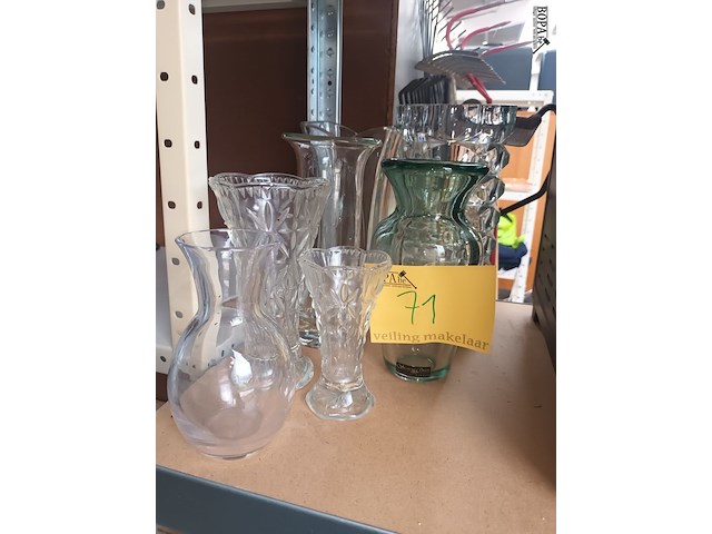 Lot 71 - vazen. 7 stuks - afbeelding 1 van  3