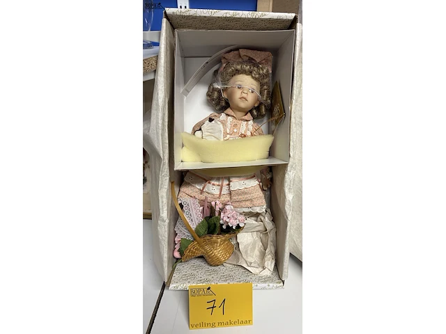 Lot 71 - vintage verzamelpop in doos - franklin heirloom dolls - afbeelding 1 van  4