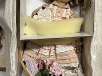 Lot 71 - vintage verzamelpop in doos - franklin heirloom dolls