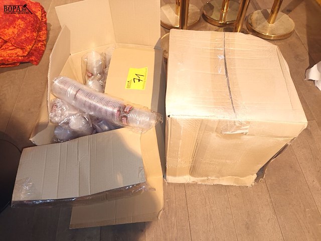 Lot 71 - wergwerpbekers voor bier. 4 dozen - afbeelding 1 van  4