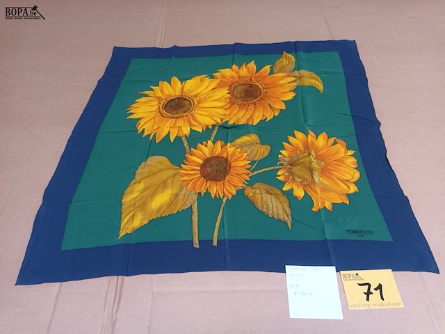 Lot 71 - zijden sjaal torrente paris - afbeelding 1 van  3