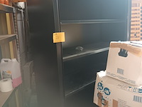 Lot 71 - zwarte roldeurkast - afbeelding 1 van  3