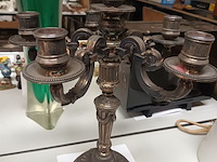Lot 711 - verzilverde kandelaar christofle - afbeelding 2 van  3