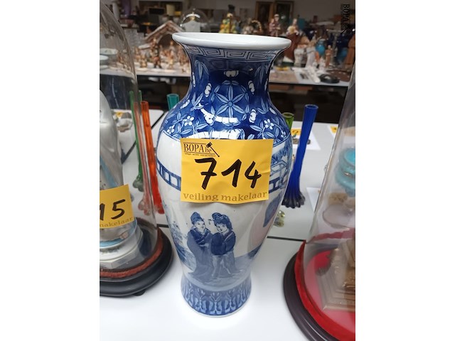 Lot 714 - chinese vaas - afbeelding 1 van  3