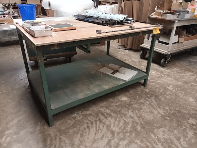 Lot 716 - werktafel - afbeelding 1 van  2