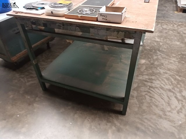 Lot 716 - werktafel - afbeelding 2 van  2