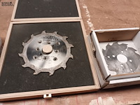 Lot 717 - diverse zaagbladen en metalen stukken - afbeelding 3 van  4