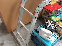 Lot 72 - aluminium vouwladder altrex - afbeelding 2 van  3