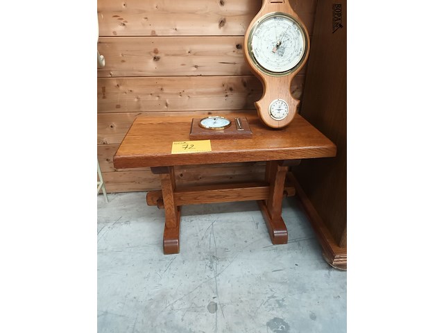 Lot 72 - bijzettafel en weerstations - afbeelding 2 van  4
