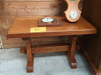 Lot 72 - bijzettafel en weerstations - afbeelding 2 van  4