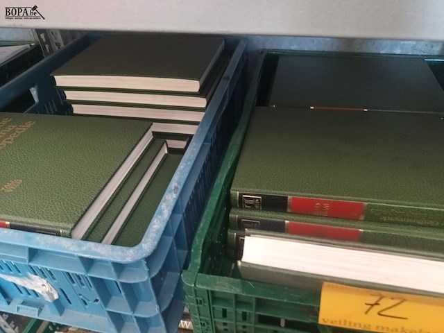 Lot 72 - boeken. 2 bakken - afbeelding 1 van  3