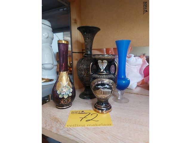 Lot 72 - decoratieve vaasjes, 4 stuks - afbeelding 1 van  1