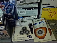 Lot 72 - diverse phillips accessoires scheerapparaten - afbeelding 2 van  4