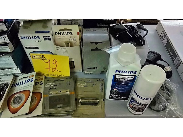 Lot 72 - diverse phillips accessoires scheerapparaten - afbeelding 4 van  4