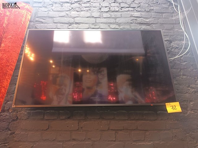 Lot 72 - flat tv met muurbeugel - afbeelding 1 van  4