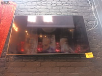 Lot 72 - flat tv met muurbeugel - afbeelding 1 van  4