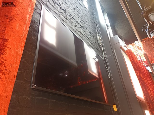 Lot 72 - flat tv met muurbeugel - afbeelding 2 van  4