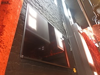 Lot 72 - flat tv met muurbeugel - afbeelding 2 van  4