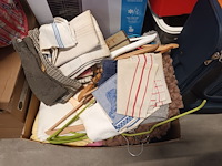 Lot 72 - groot lot linnen en kledij - afbeelding 2 van  6