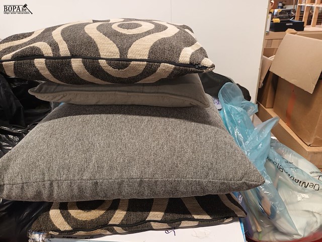 Lot 72 - groot lot linnen en kledij - afbeelding 3 van  6