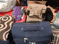 Lot 72 - groot lot linnen en kledij - afbeelding 5 van  6