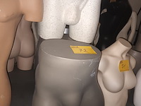 Lot 72 - heupmodel man. 3 stuks - afbeelding 2 van  4