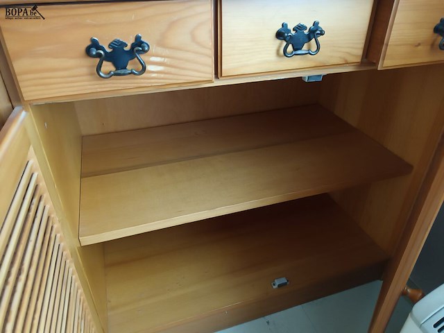 Lot 72 - houten kast - afbeelding 2 van  3