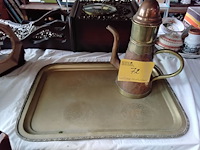 Lot 72 - koperen dienblad en serveerkan - afbeelding 1 van  1