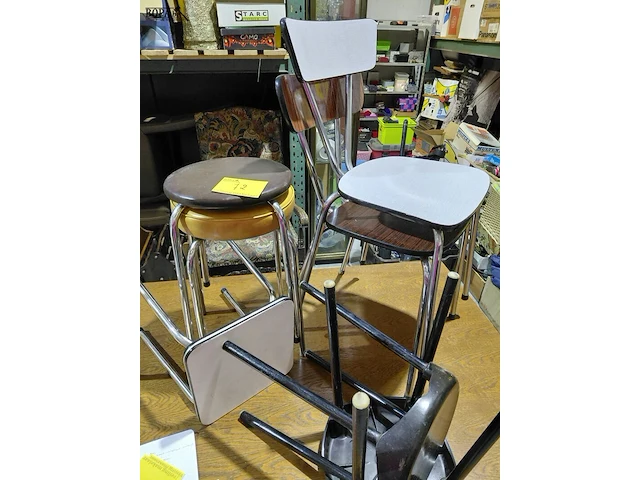 Lot 72 - lot allerlei retro stoelen - 7 stuks - afbeelding 1 van  5